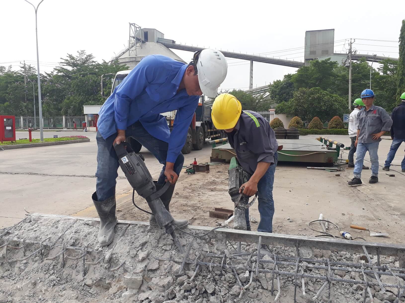 Cắt Đục Đường Bê Tông ở Bắc Từ Liêm Cắt Đục Đường Bê Tông ở Bắc Từ Liêm